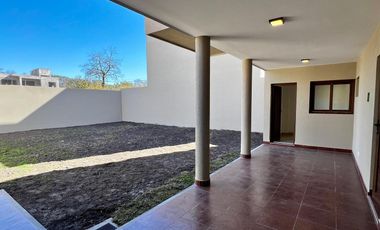 Casa a estrenar en Bajo La Viña