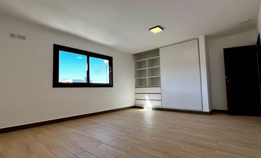 Casa a estrenar en Bajo La Viña