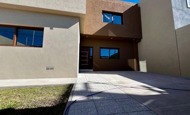 Casa a estrenar en Bajo La Viña