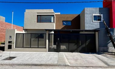 Casa a estrenar en Bajo La Viña