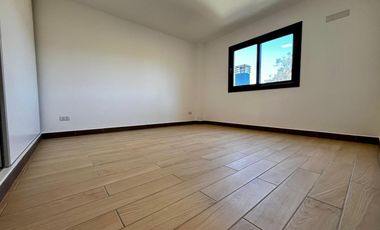Casa a estrenar en Bajo La Viña