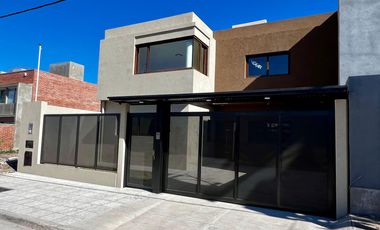 Casa a estrenar en Bajo La Viña