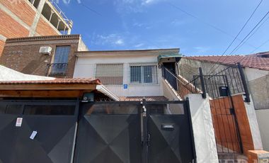 Venta PH 3 ambientes con patio en Sarandí (30781)