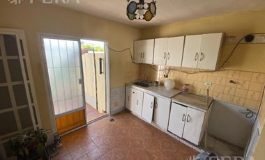 Venta PH 3 ambientes con patio en Sarandí (30781)