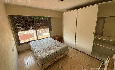 Venta PH 3 ambientes con patio en Sarandí (30781)