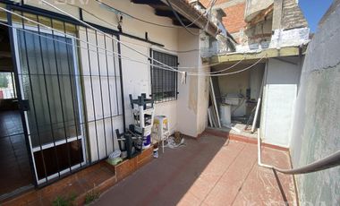 Venta PH 3 ambientes con patio en Sarandí (30781)
