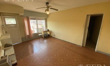 Venta PH 3 ambientes con patio en Sarandí (30781)