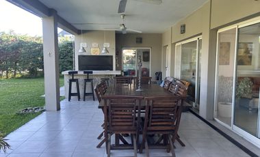 Diciembre - Enero - Febrero - Casa en Alquiler en Santa Barbara