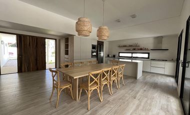 Casa en Alquiler - Barrio Deportivo Lote 380 de Costa Esmeralda - Alquiler temporario - Excelente casa