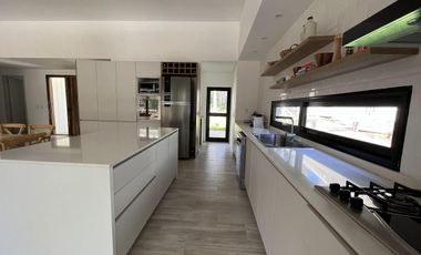 Casa en Alquiler - Barrio Deportivo Lote 380 de Costa Esmeralda - Alquiler temporario - Excelente casa