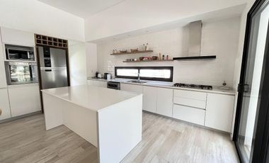 Casa en Alquiler - Barrio Deportivo Lote 380 de Costa Esmeralda - Alquiler temporario - Excelente casa