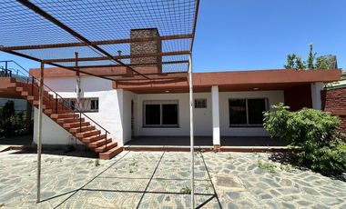Casa de 3 dormitorios en calle Paysandú.