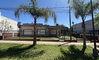 Casa de 3 dormitorios en calle Paysandú.