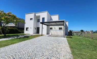 Casa en  venta al lago en Barrio San Matias, Escobar