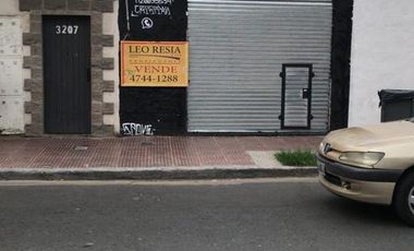 Dos locales   casa a la venta sobre AV 202