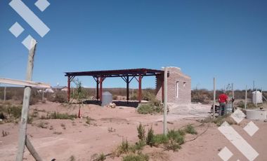 Venta de Terreno con mejoras en Mari Menuco!