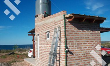 Venta de Terreno con mejoras en Mari Menuco!
