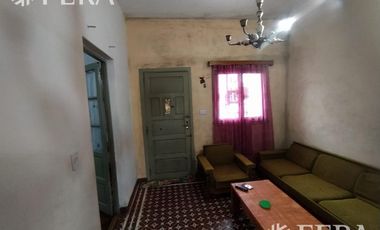 Venta de casa de 5 ambientes con patio y terraza en Bernal Oeste