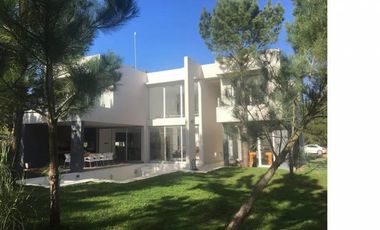 Costa Esmeralda - Casa en venta en barrio Golf 1 - Hermosa Casa al Golf