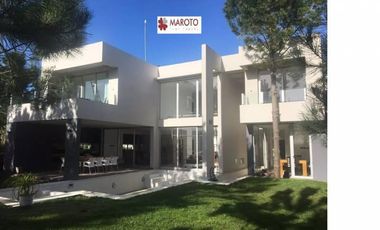 Costa Esmeralda - Casa en venta en barrio Golf 1 - Hermosa Casa al Golf