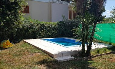 C.Paz-Gutemberg 700-Linda casa-200m Lago-5 amb-3 bño-pil/jdin- Sup.cub.230m2-Sup.terr. 560m2