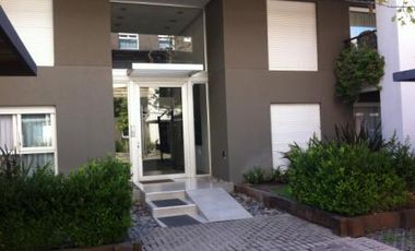 DEPARTAMENTO DE 2 AMBIENTES CON COCHERA