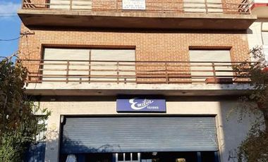 Local con vivienda en planta alta con quincho y galpón SOBRE DOS LOTES