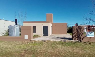 Venta Casa dos dormitorios Punta Chacra - Roldán
