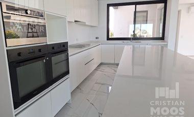Casa en venta 5 ambientes Muelles