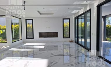 Casa en venta 5 ambientes Muelles