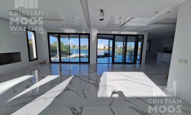 Casa en venta 5 ambientes Muelles