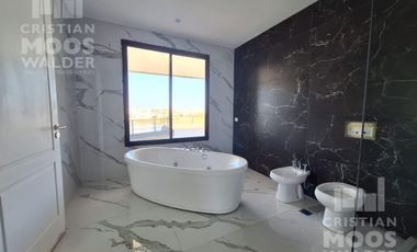 Casa en venta 5 ambientes Muelles