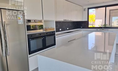 Casa en venta 5 ambientes Muelles