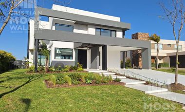 Casa en venta 5 ambientes Muelles