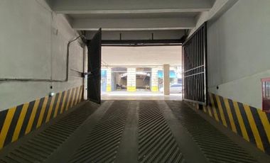 Cochera en Maipú 842 (acceso Galería del Paseo)