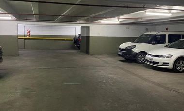 Cochera en Maipú 842 (acceso Galería del Paseo)