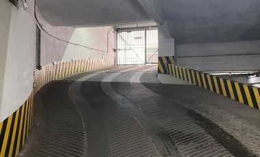 Cochera en Maipú 842 (acceso Galería del Paseo)