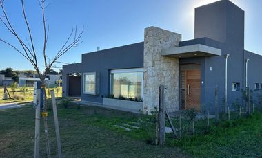 venta casa 3 dormitorios brisanova pueblo esther