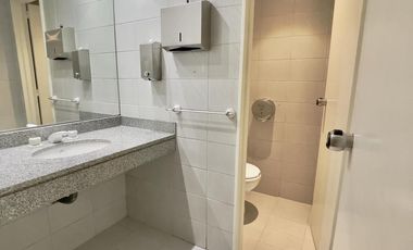 Oficina  impecable  de 120 m2 Edificio Corporativo AAA  en Monserrat - 1 cocheras