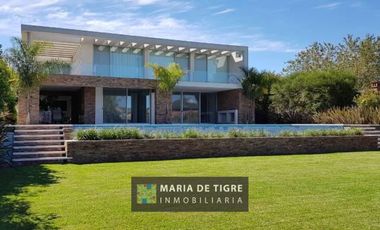 Casa en alquiler anual en Santa Barbara, con 4 dormitorios a la laguna