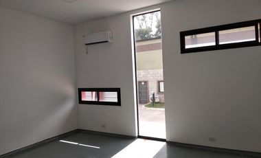 Depósito en  Venta en Micro Parque Industrial con Seguridad 24hs