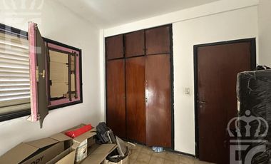 VENTA en bloc 1 local comercial   1 galpón en PB  y 2 deptos. de 3 ambientes en el 1er. piso