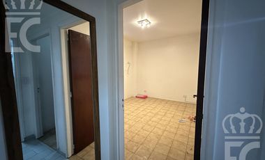 VENTA en bloc 1 local comercial   1 galpón en PB  y 2 deptos. de 3 ambientes en el 1er. piso