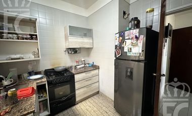 VENTA en bloc 1 local comercial   1 galpón en PB  y 2 deptos. de 3 ambientes en el 1er. piso