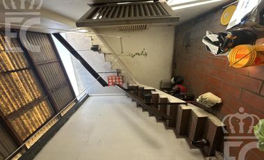 VENTA en bloc 1 local comercial   1 galpón en PB  y 2 deptos. de 3 ambientes en el 1er. piso