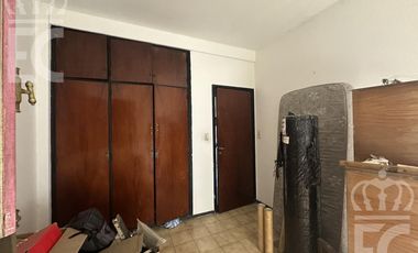 VENTA en bloc 1 local comercial   1 galpón en PB  y 2 deptos. de 3 ambientes en el 1er. piso