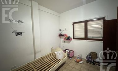 VENTA en bloc 1 local comercial   1 galpón en PB  y 2 deptos. de 3 ambientes en el 1er. piso