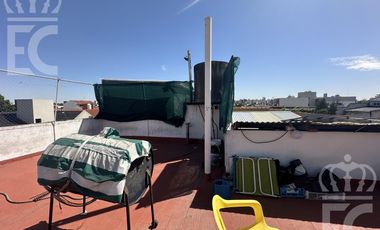 VENTA en bloc 1 local comercial   1 galpón en PB  y 2 deptos. de 3 ambientes en el 1er. piso