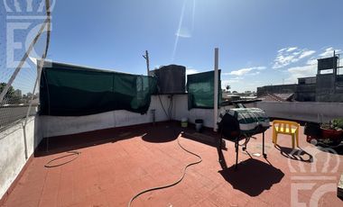 VENTA en bloc 1 local comercial   1 galpón en PB  y 2 deptos. de 3 ambientes en el 1er. piso