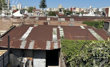 VENTA en bloc 1 local comercial   1 galpón en PB  y 2 deptos. de 3 ambientes en el 1er. piso